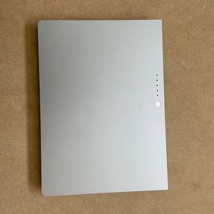 17-inchMacbookRechargeable Battery Model No.:A1189